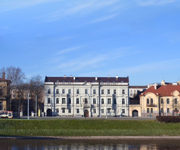 The Court applied to the Court of Justice of the European Union for a preliminary ruling on the repayment of structural assistance